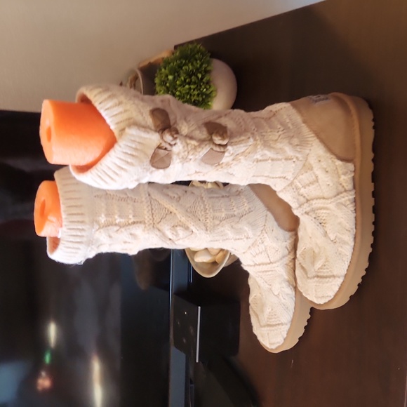 Ugg size 6 sweater boots - Picture 2 of 7